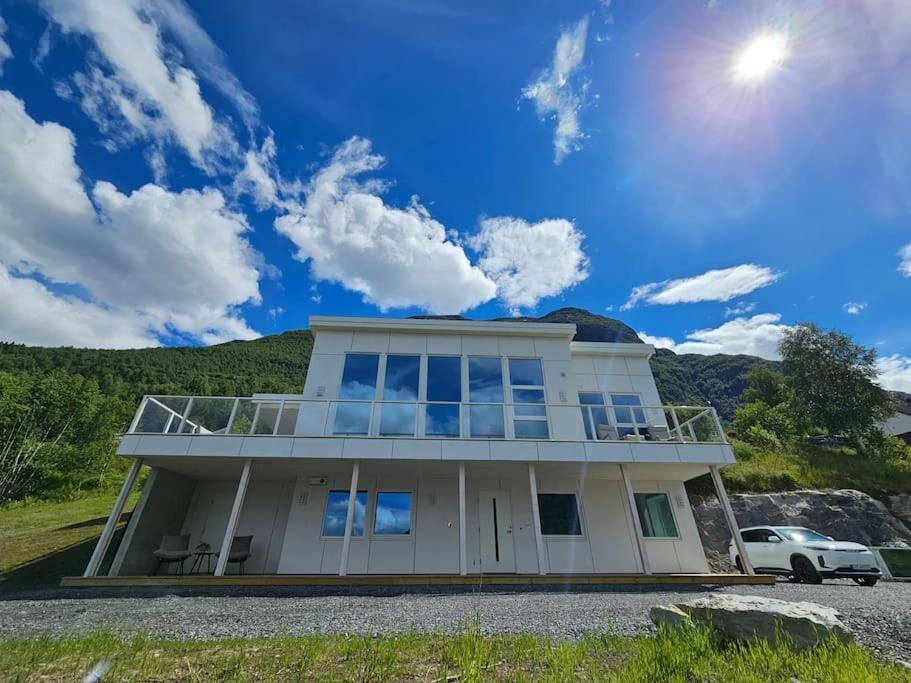 Modern With Panorama View